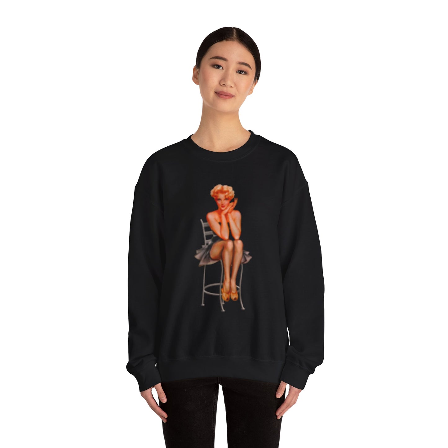 Sudadera retro hermosa mujer sentada en silla