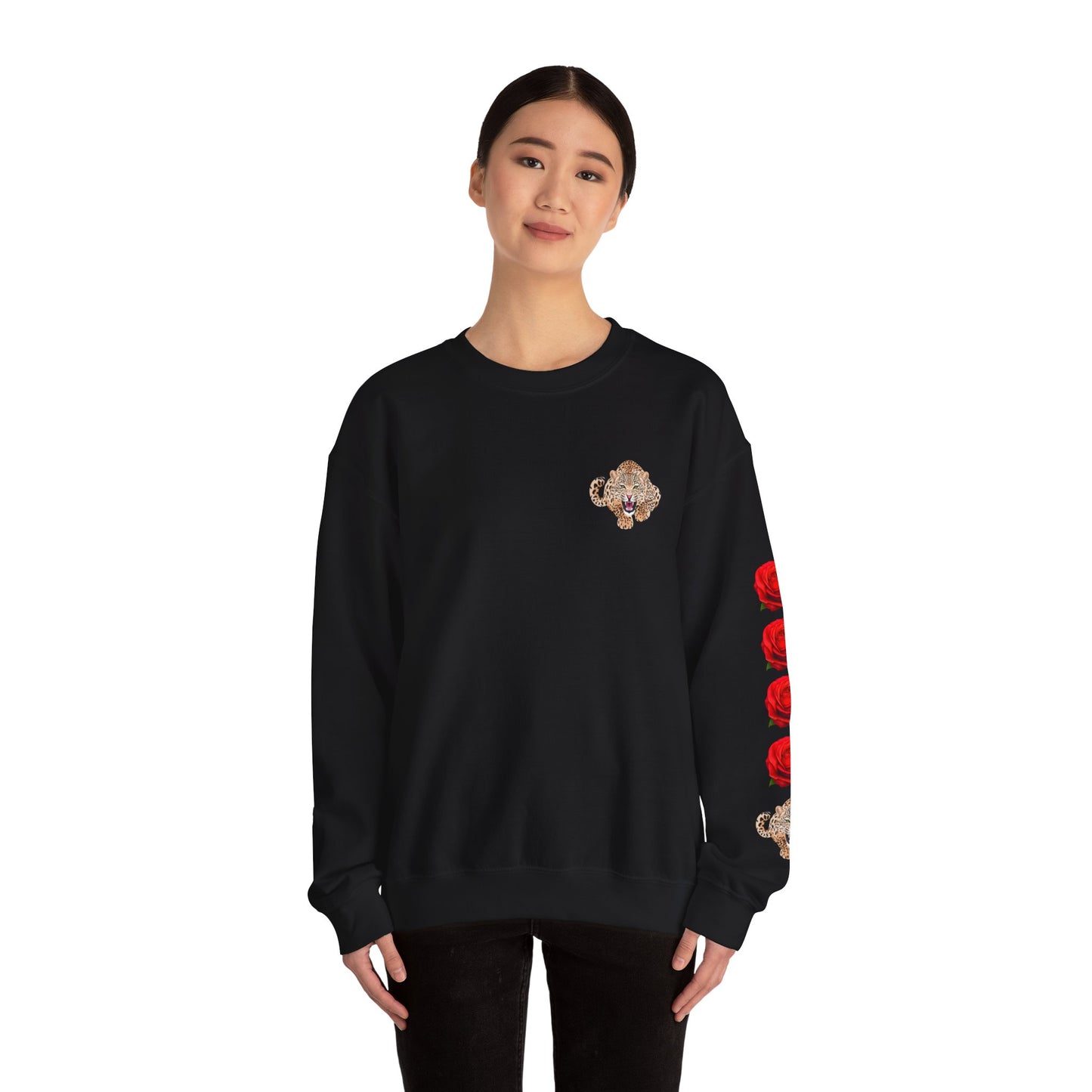 Sudadera unisex de cuello redondo con estampado de leopardo y rosa vibrantes: perfecta para salidas informales