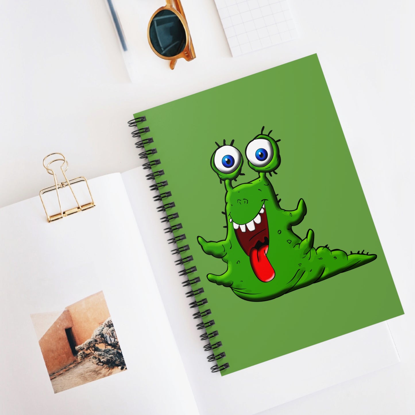 Cuaderno espiral verde divertido extraterrestre
