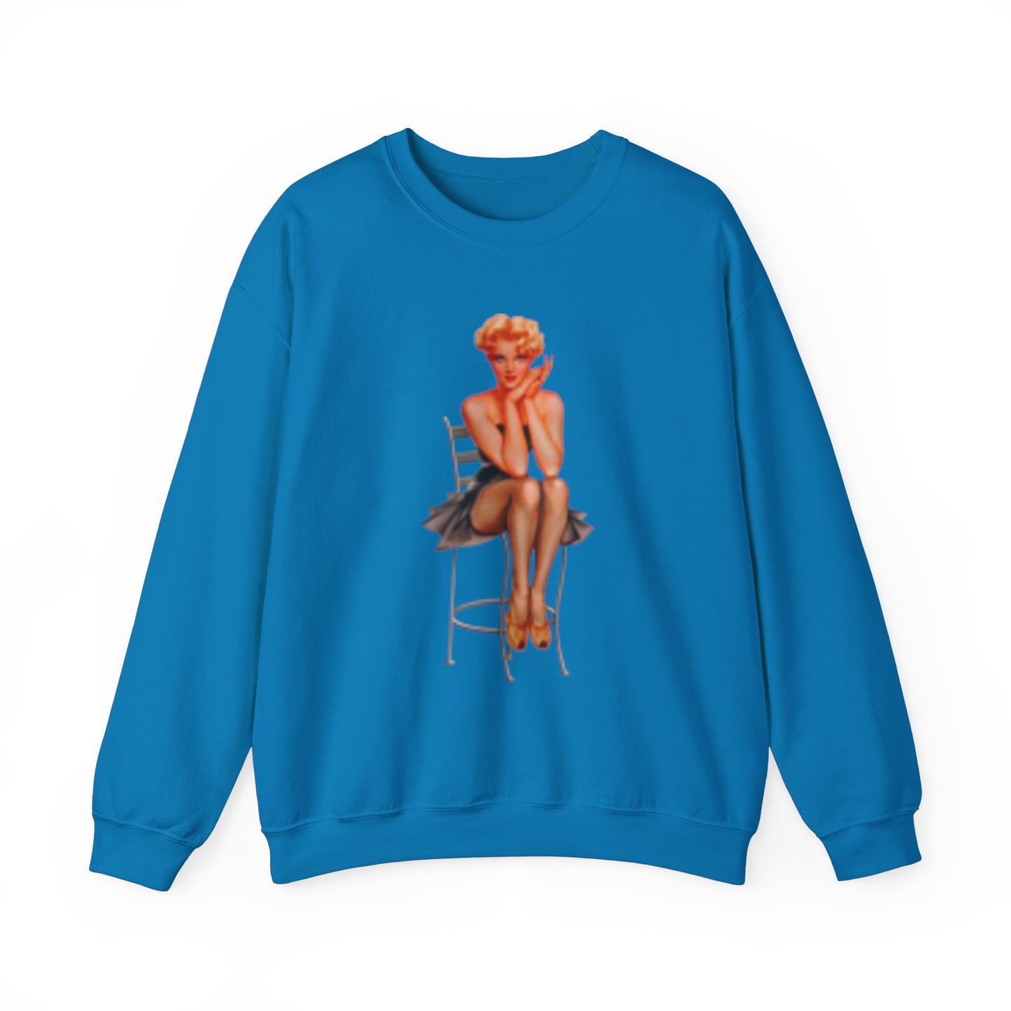 Sudadera retro hermosa mujer sentada en silla