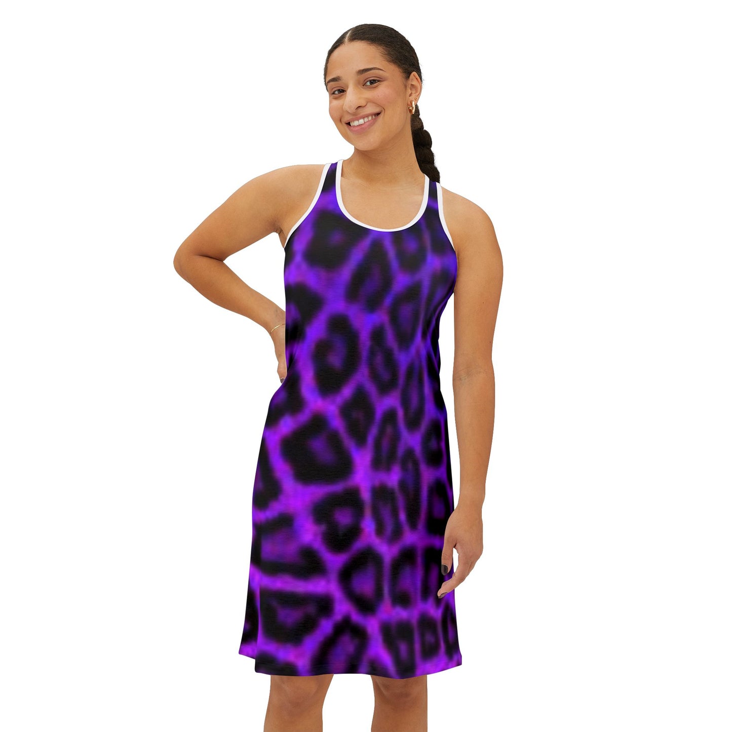 Vestido de mujer con espalda nadadora y estampado de leopardo morado: un atuendo de verano elegante y moderno