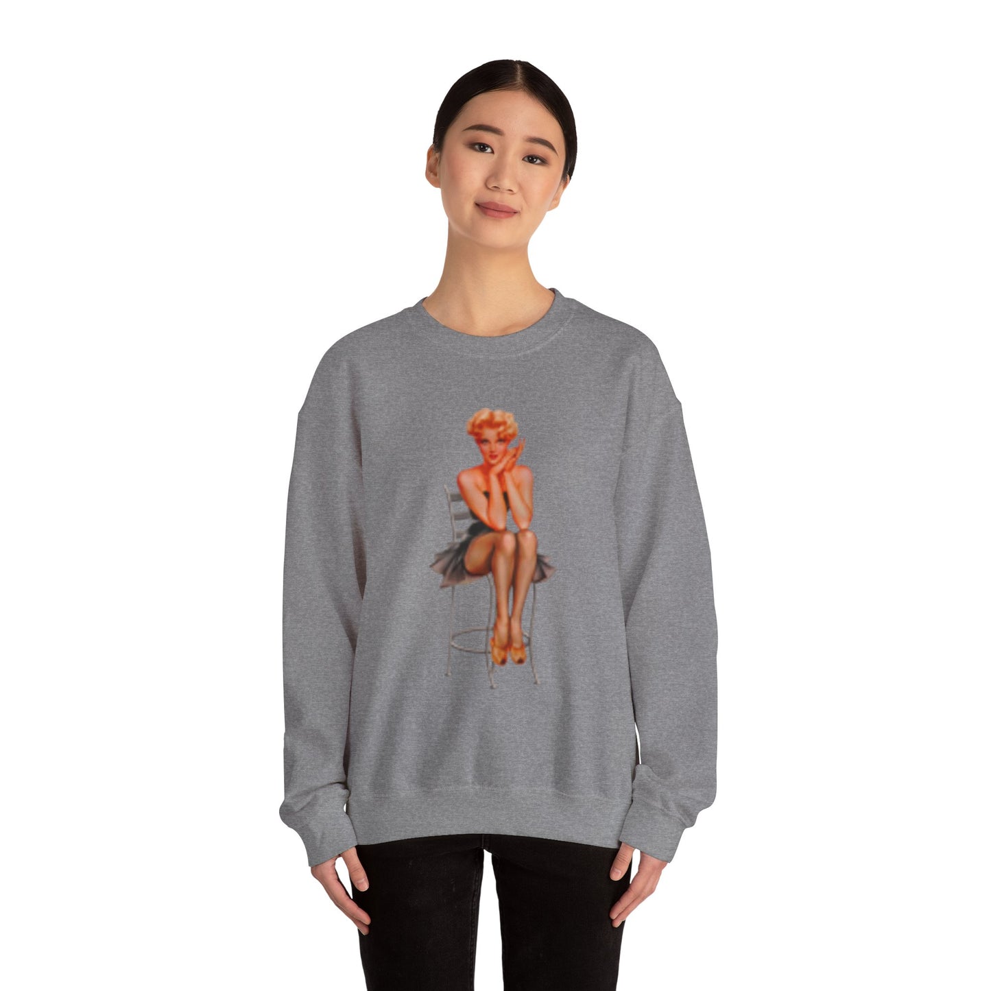 Sudadera retro hermosa mujer sentada en silla