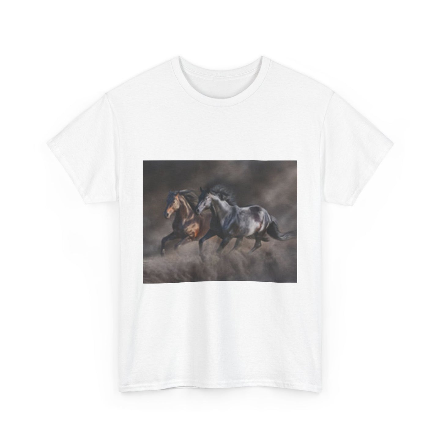 Camiseta unisex de algodón grueso con caballos al galope: ideal para amantes de la equitación.