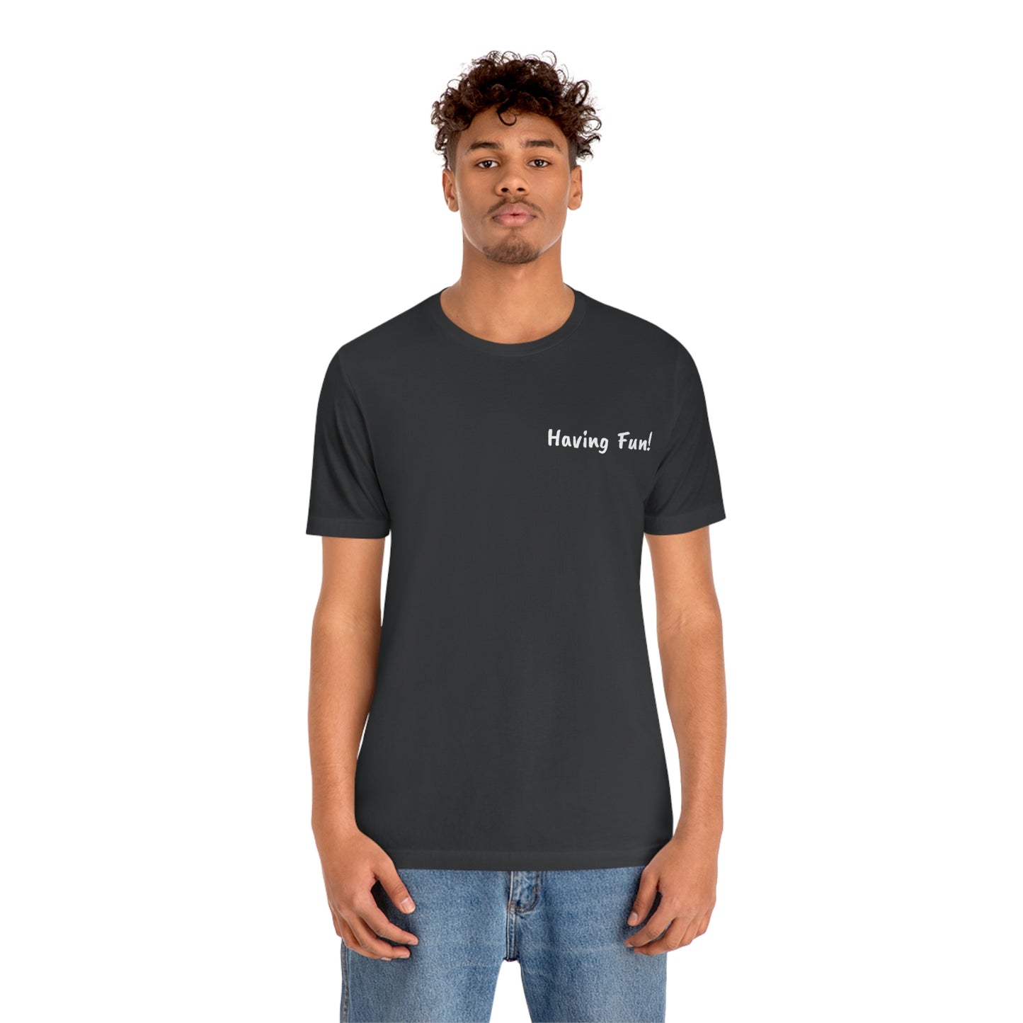 Camiseta unisex de manga corta con chica sexy en rojo, pista de carreras jugando al billar, carreras de caballos