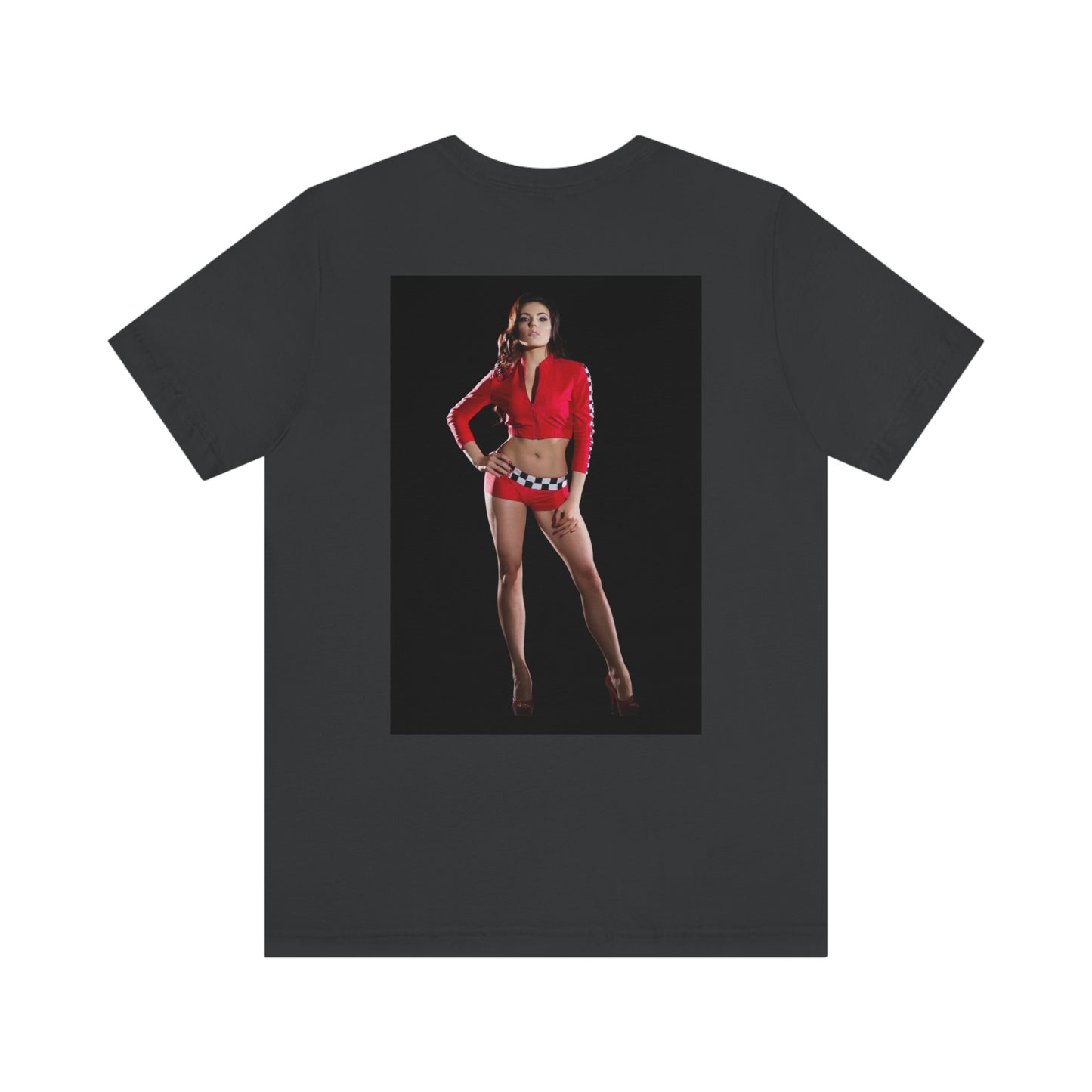 Camiseta unisex de manga corta con chica sexy en rojo, pista de carreras jugando al billar, carreras de caballos