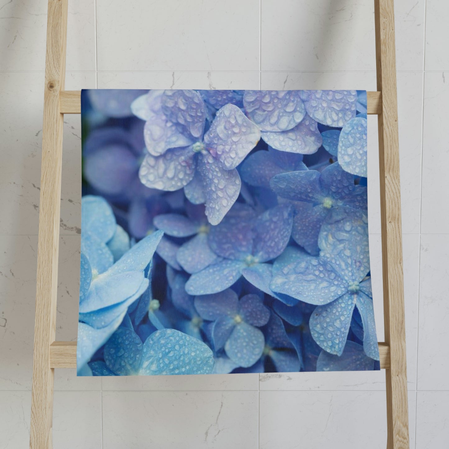 Toalla de mano con flores moradas. ¡Un gran regalo! Cumpleaños, aniversarios, ¡porque sí!