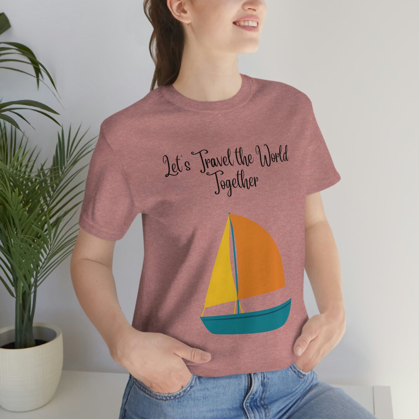¡Vamos a viajar por el mundo juntos! Camiseta de manga corta unisex ¡Divertida, divertida, divertida!
