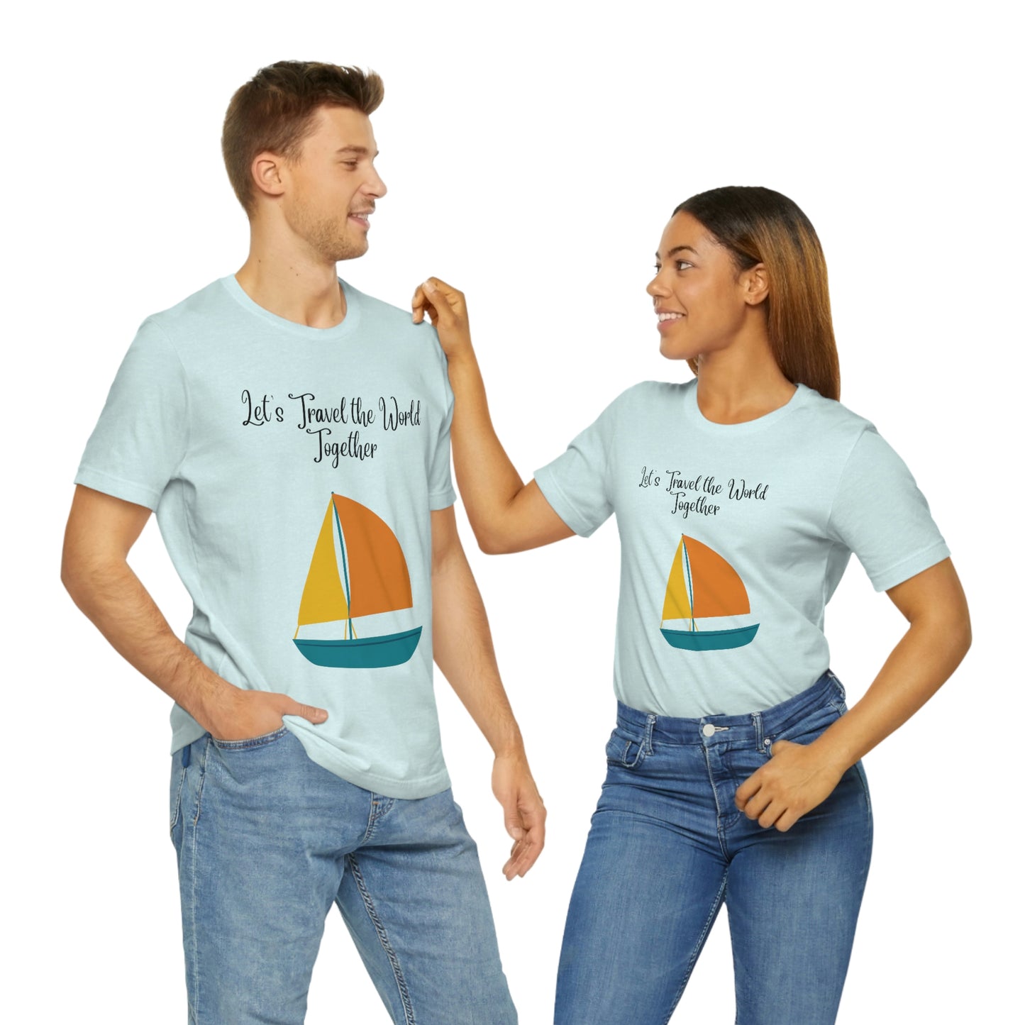 ¡Vamos a viajar por el mundo juntos! Camiseta de manga corta unisex ¡Divertida, divertida, divertida!