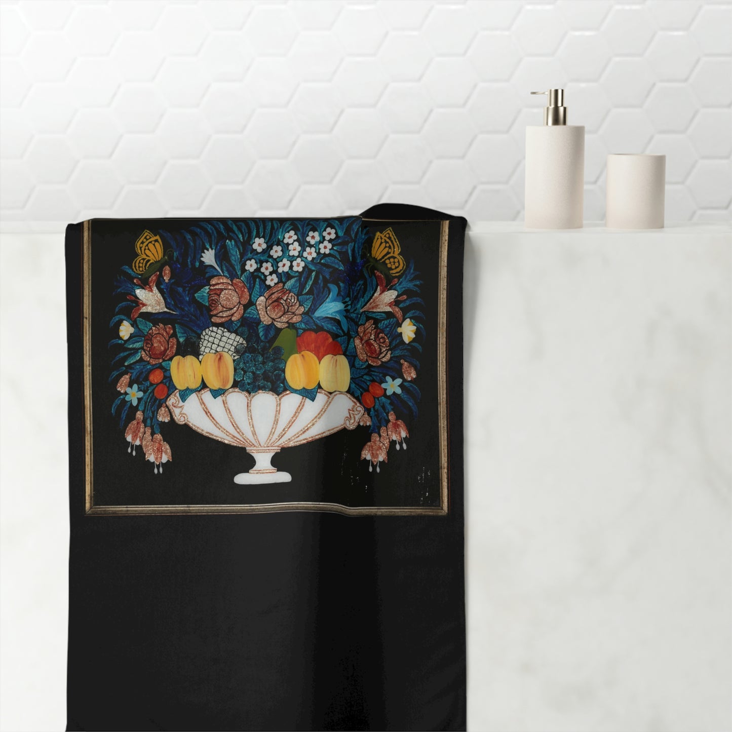 Toalla de baño con fondo negro de frutas, impecable