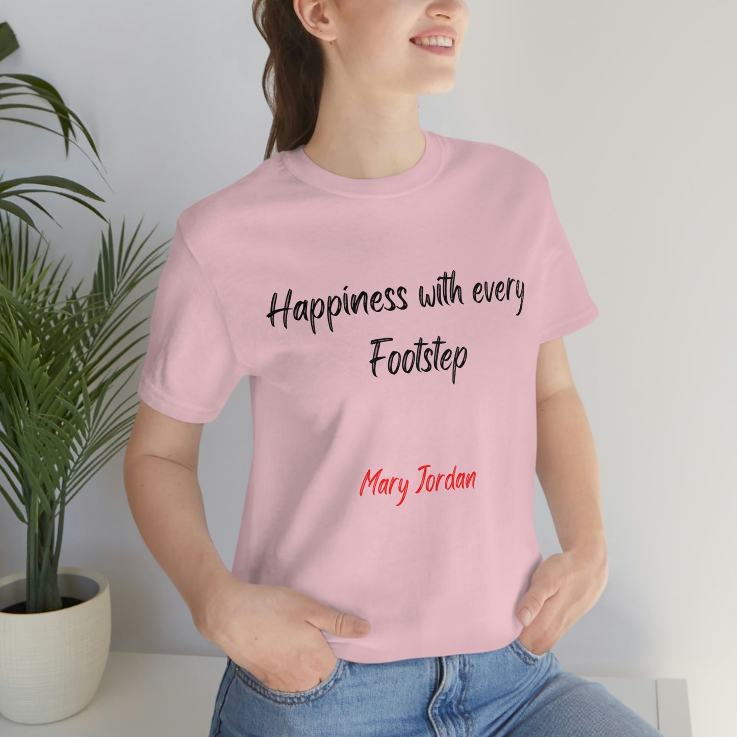 Camiseta unisex de manga corta para hombre, mujer y niño de Mary Jordan, con la frase "La felicidad está en cada paso"