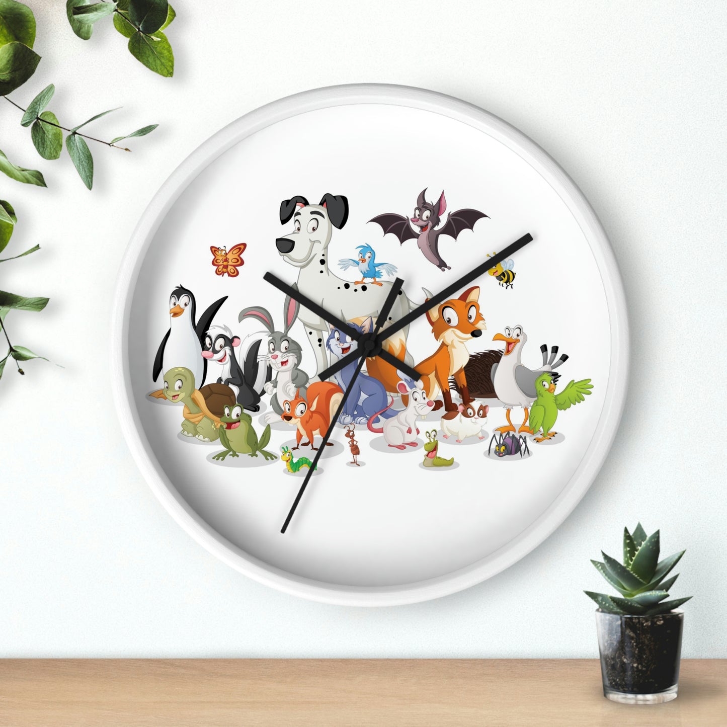 Horloge murale avec animaux de dessin animé pour une chambre d'enfant cool. Excellent cadeau !