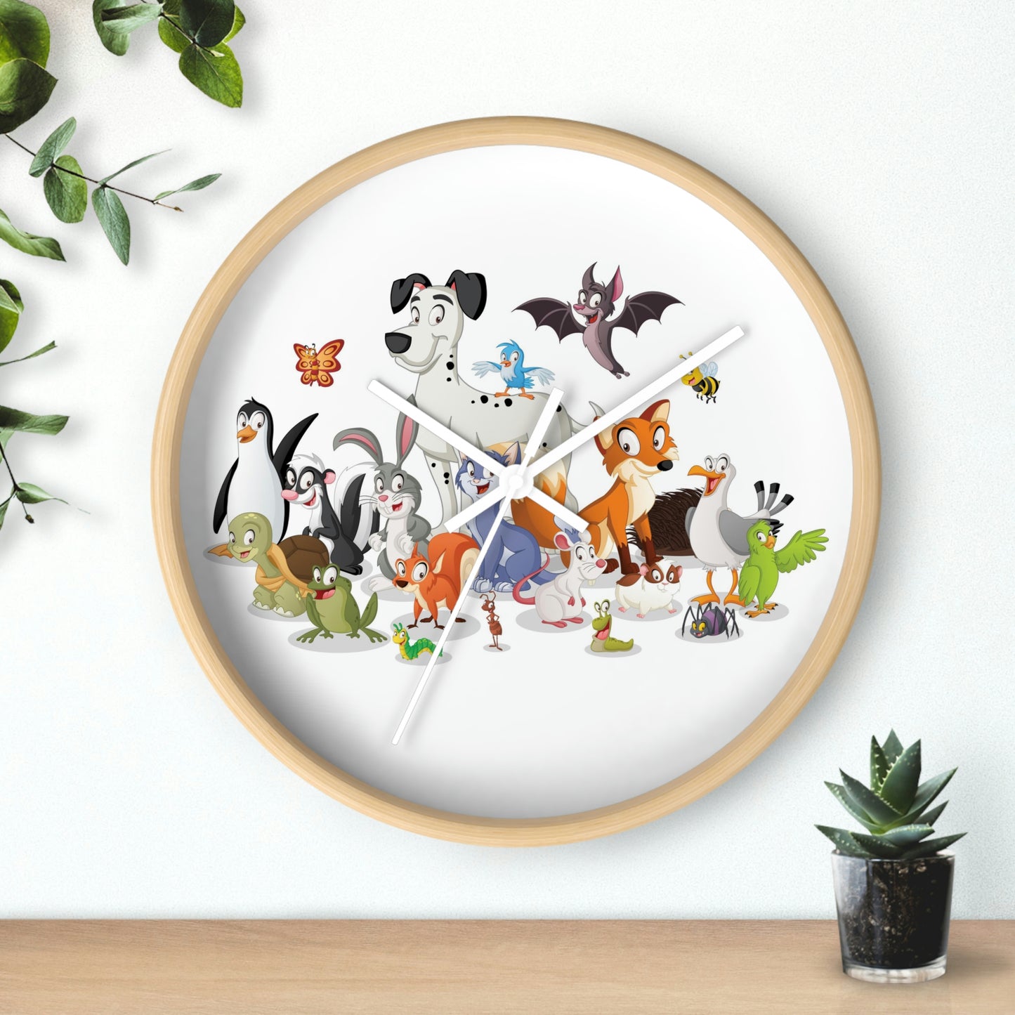 Horloge murale avec animaux de dessin animé pour une chambre d'enfant cool. Excellent cadeau !